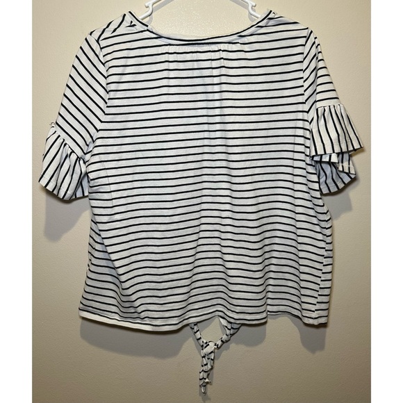 Women’s Black and White Striped Tie-Front Blouse Size Large - Picture 4 of 4